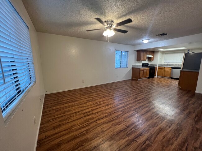Foto del edificio - 6409 Castleford St