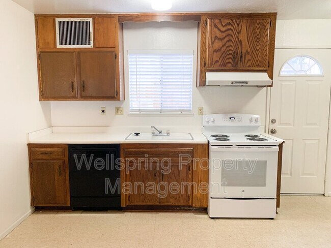 Foto del edificio - 515 E Ridgecrest Blvd
