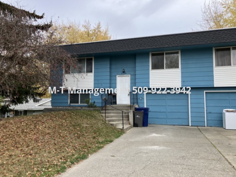 Valley 3 BR/1.5 bath duplex + garage + fen... House Rental in Spokane