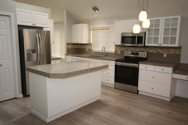 Building Photo - Beautiful 4 Bedroom Federal Way Home Near Edgewood