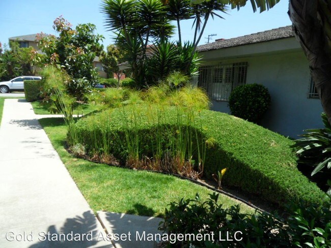 Foto del edificio - 5008 W 58th Pl