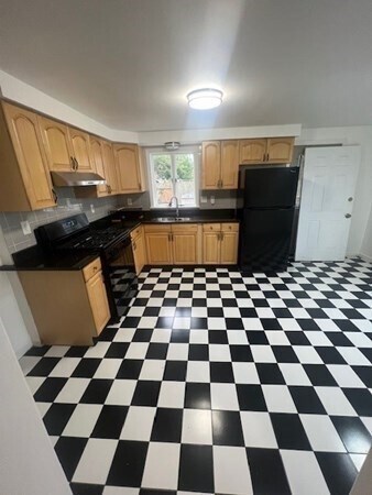 Building Photo - 9 Wrentham St