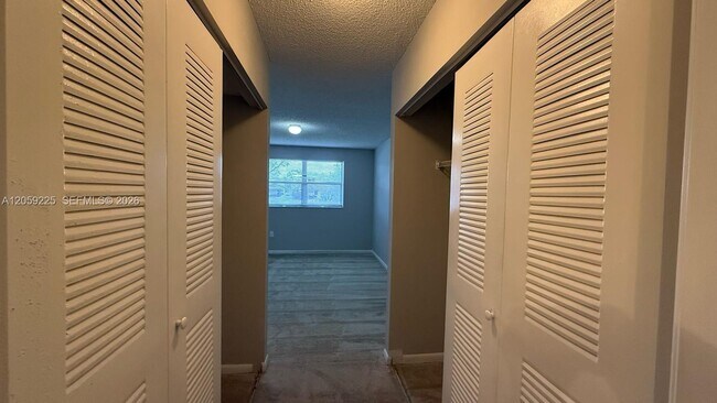 Building Photo - 9933 Nob Hill Ln