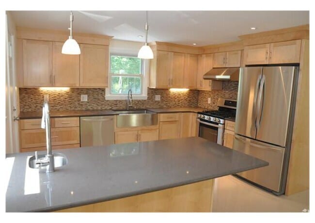 Building Photo - 11 Rockland Pl