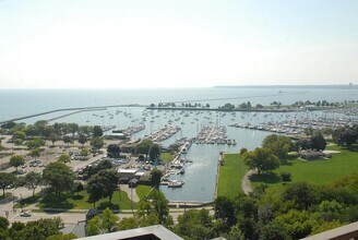 Building Photo - 1919 N Summit Ave