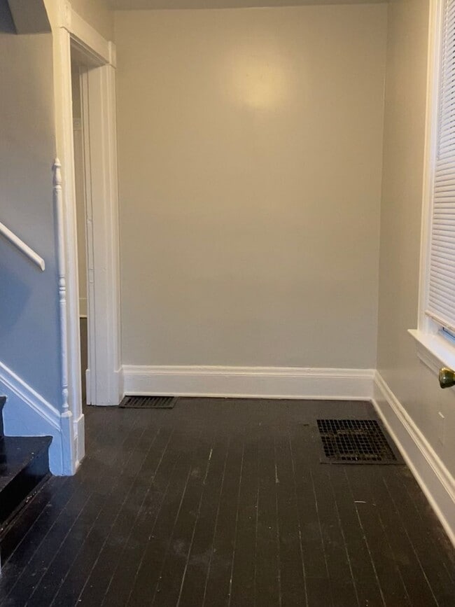 Photo - Beautifully updated and Spacious!  2 Bed House in Madisonville with walk through!!