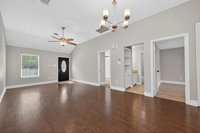 Building Photo - 2509 Moreau St