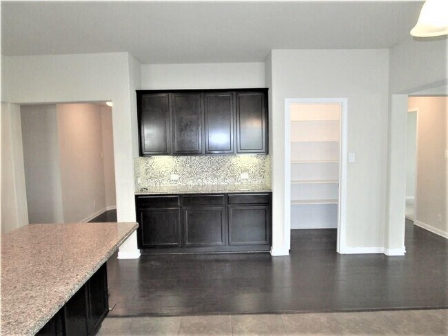 Foto del edificio - 1817 Slate Creek Dr