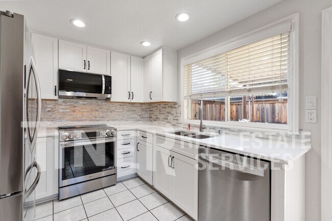 Foto del edificio - 4010 Oak Villa Cir