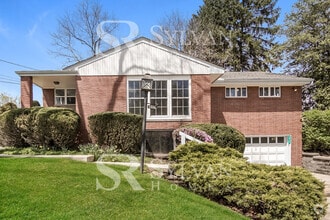 Building Photo - 1312 Foxboro Dr
