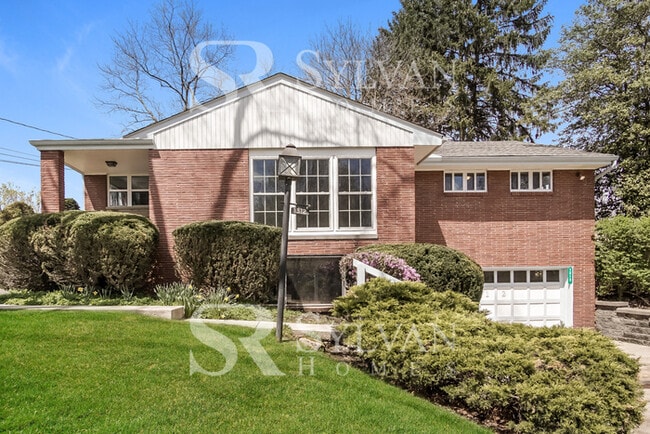 Building Photo - Welcome to this charming abode.