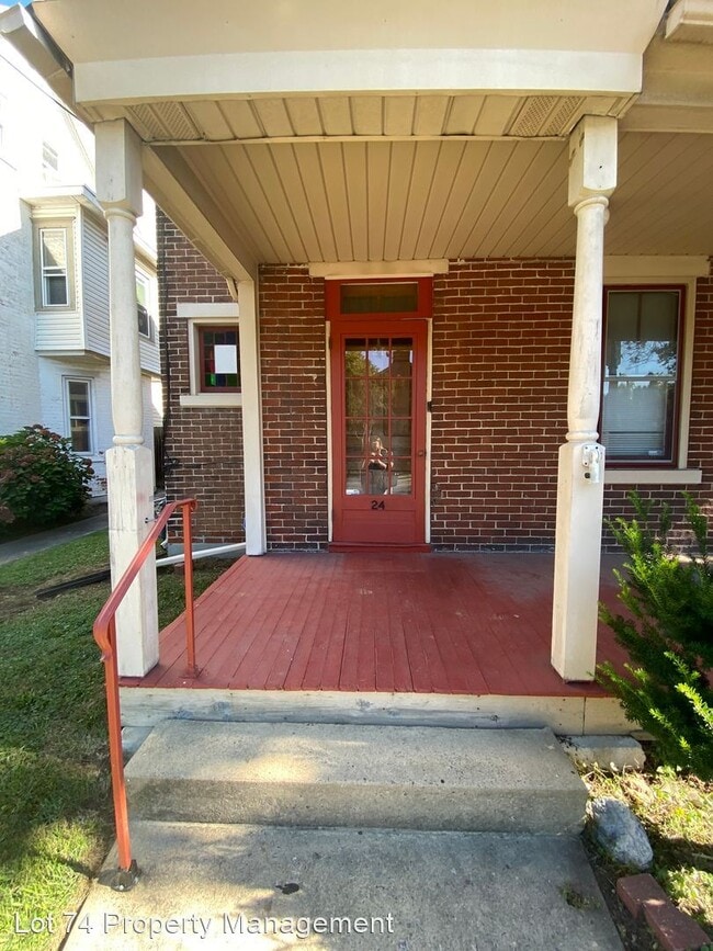 Building Photo - 3 br, 1 bath House - 24 W. Elizabeth Ave.