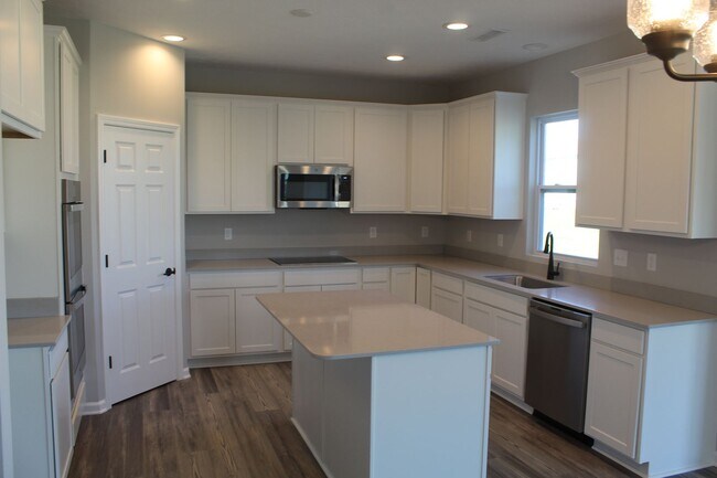 Building Photo - Move in Ready Beautiful 4 BR in Brownsburg!