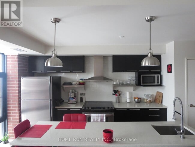 Building Photo - 555 Anand Private