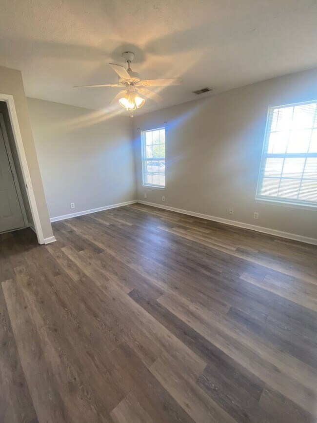 Building Photo - 3 br, 2 bath House - 1155 Catawba Way