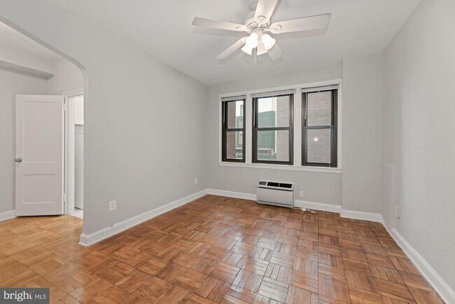 Foto del edificio - 1010 25th St NW