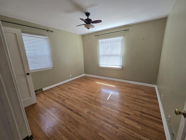 Foto del edificio - 369 W 9th St