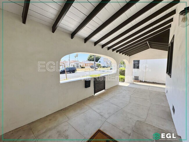 Foto del edificio - 3927 Degnan Blvd