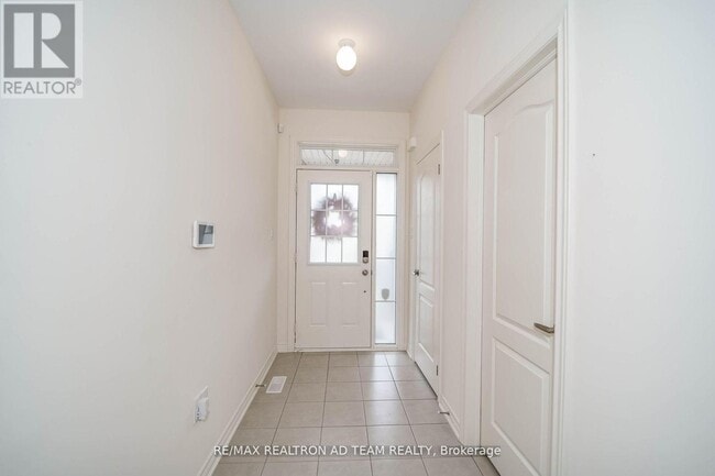 Building Photo - 127 Courtney St