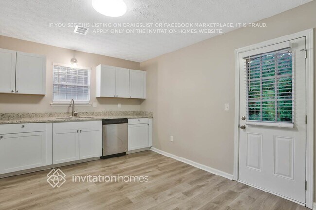 Foto del edificio - 8336 Ramblin Ct