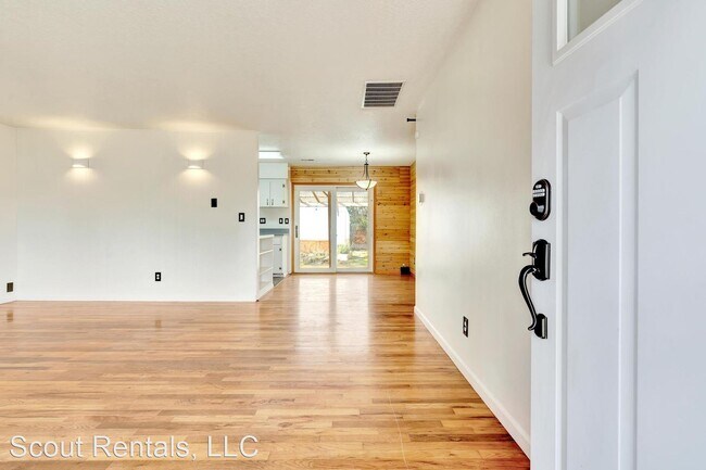 Building Photo - 3 br, 1 bath House - 1611 SE 156th Ave
