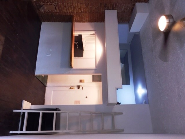 Building Photo - 453 W 22nd St