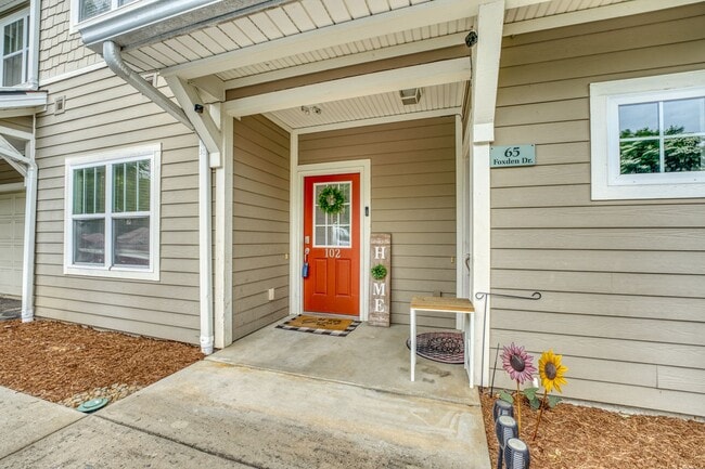 Building Photo - Fletcher condo, 2 bedrooms/2 Bathrooms wit...