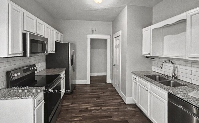 Foto del edificio - 3 Bed/2 Bath Home with Fenced-in Yard / Available Now!