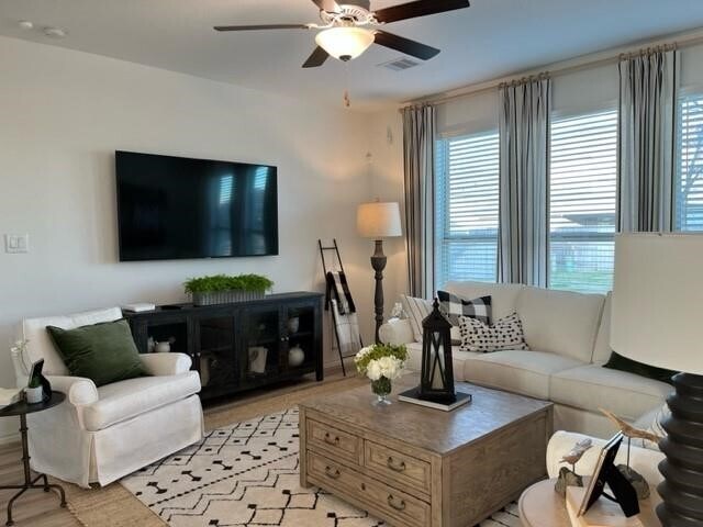 Foto del edificio - 21402 Adela Pt