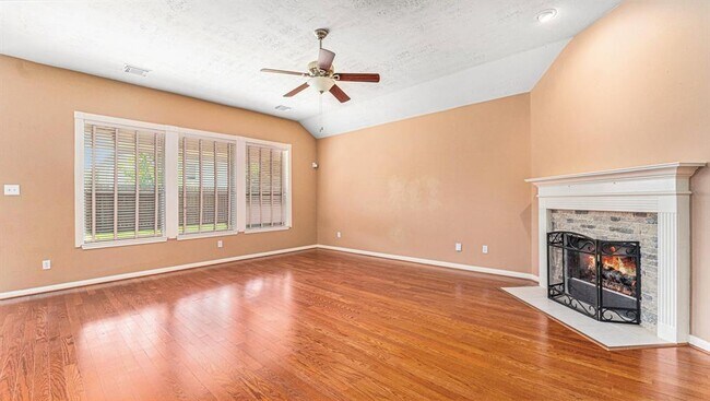Building Photo - 15410 Pine Valley Tr