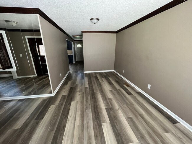 Building Photo - 1413 Carol Cir
