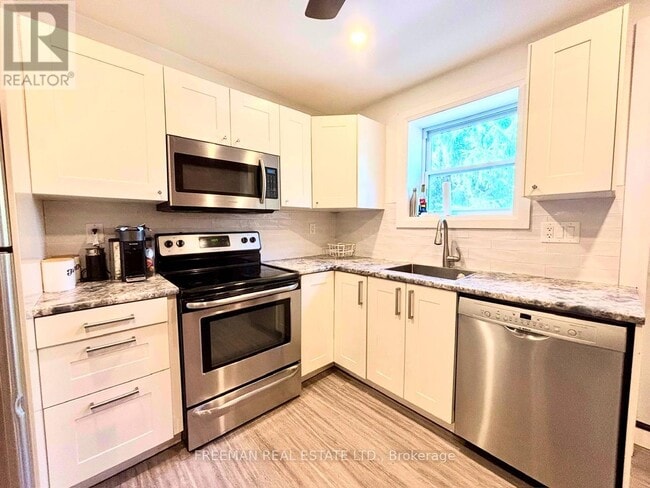 Building Photo - 340 Howland Ave