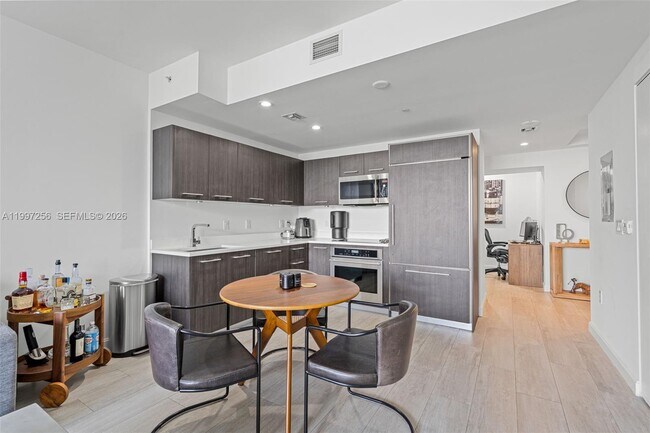 Foto del edificio - 45 SW 9th St