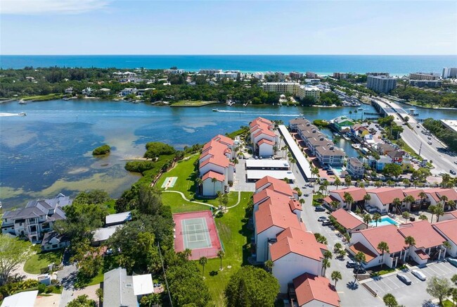 Foto del edificio - 1608 Stickney Point Rd