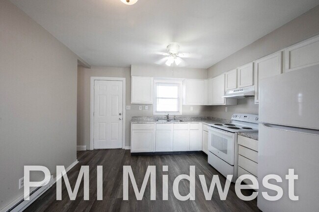 Foto del edificio - "Cozy 2-Bed Oasis in New Palestine with 800 Sq Ft of Comfort!"