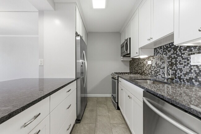 Building Photo - 9 Hawthorne Pl