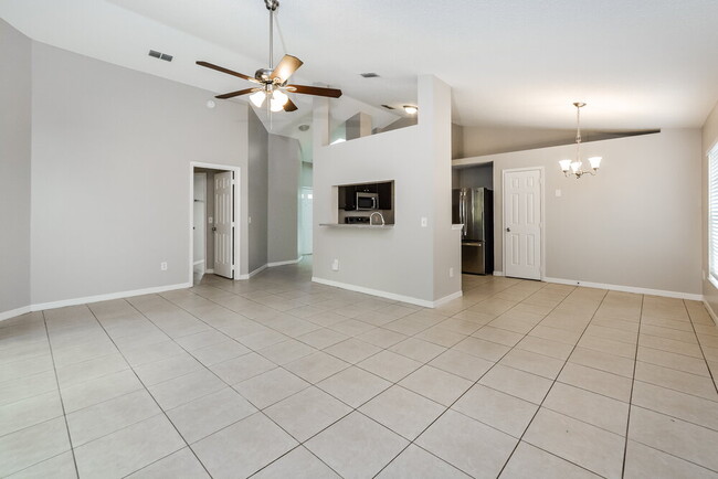 Foto del edificio - 320 MacGregor Rd