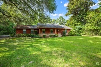 Building Photo - 18050 Steele Dr