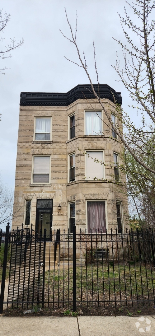 Building Photo - 5813 S Indiana Ave