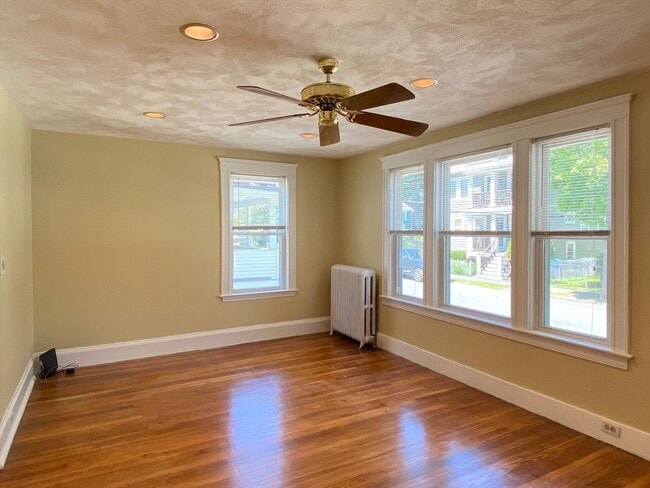 Foto del edificio - 39 Davis Rd