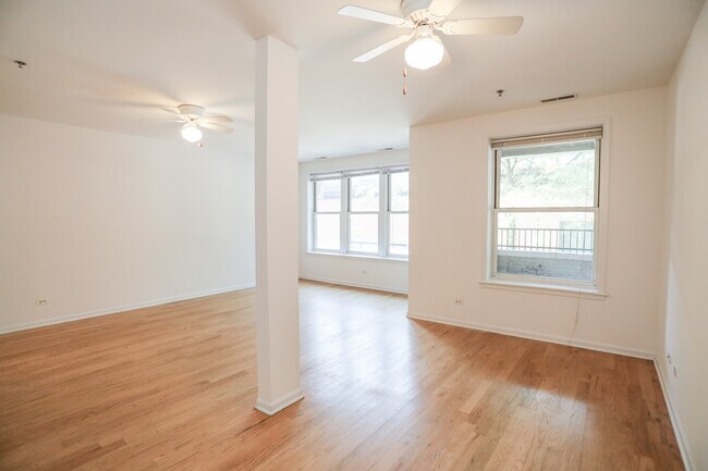 Foto del edificio - 3645 N Sheffield Ave