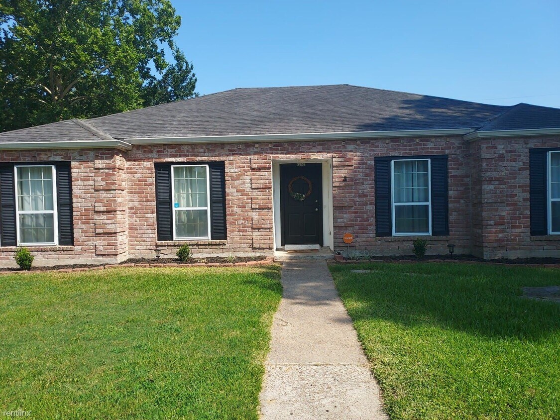 Foto principal - 5 br, 2 bath House - 2006 Deer Valley Drive