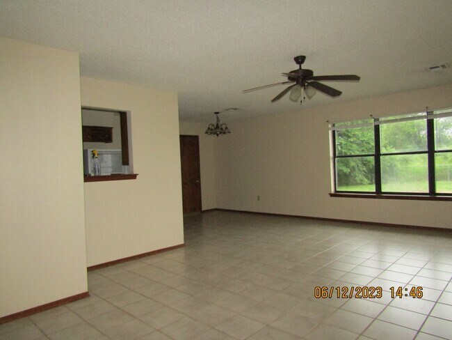 Building Photo - Very Nice Home Located in the Cache area! ...
