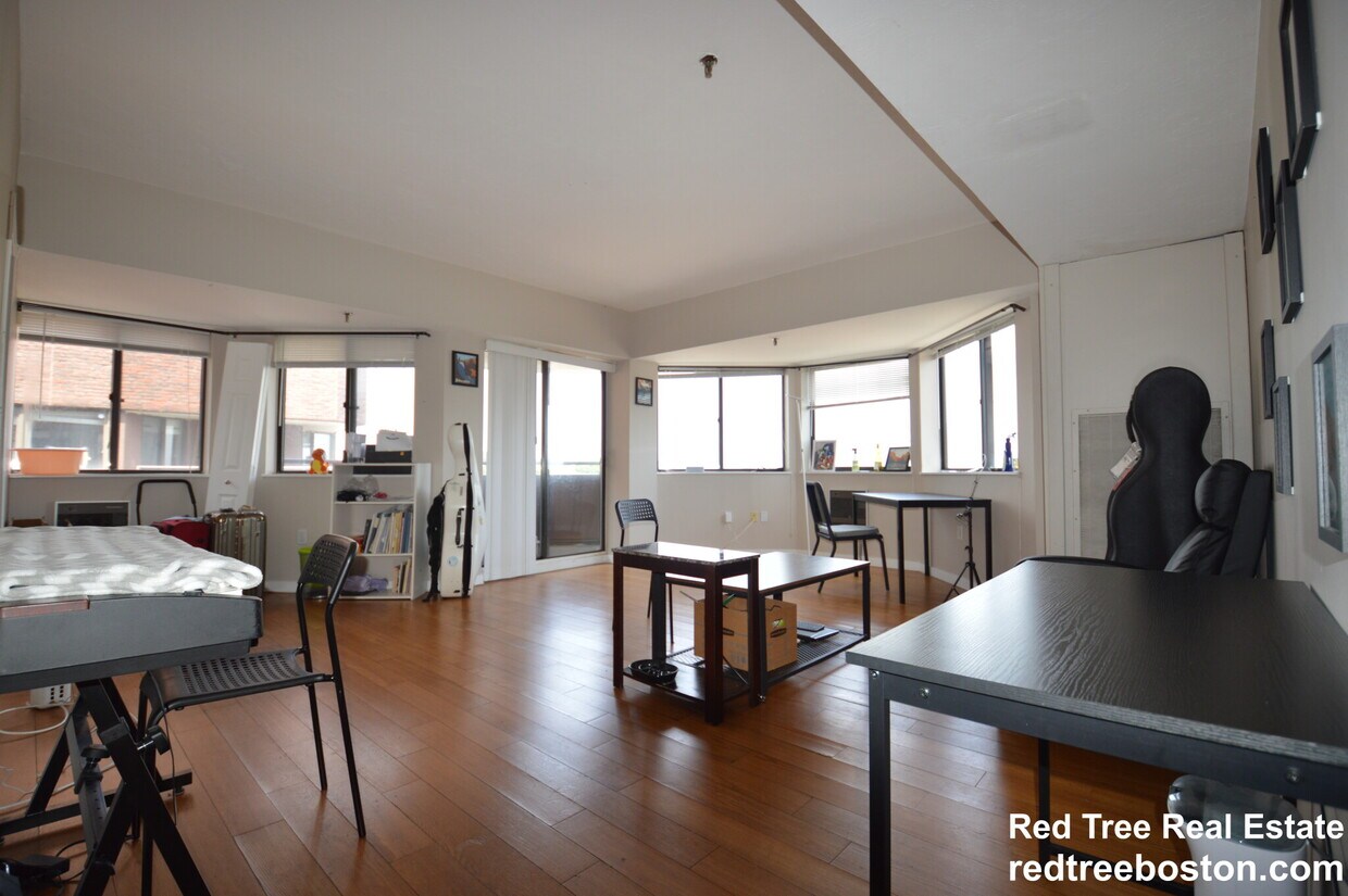 Primary Photo - 147 Kelton St