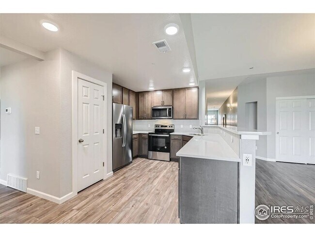 Foto del edificio - Brand New 2-Bedroom Condo with 2-Car Garage