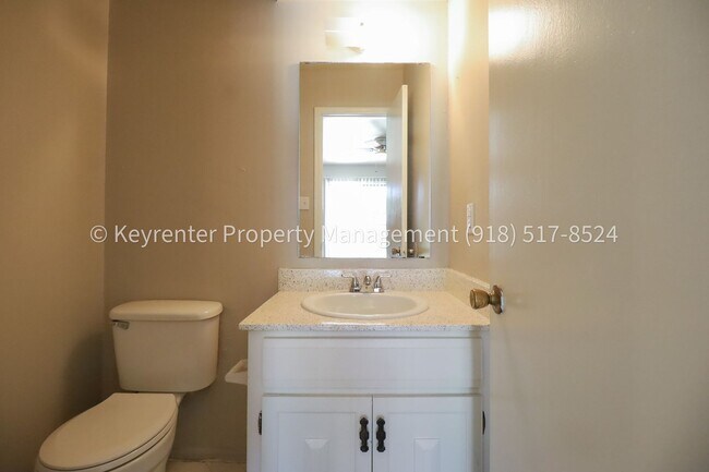 Foto del edificio - 4318 E 67th St