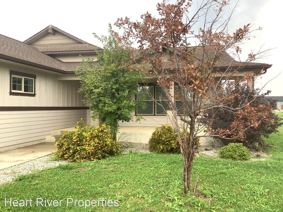 4 br, 3 bath House 153 Central Ave House Rental in South Heart, ND