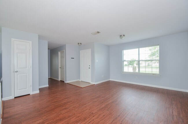Foto del edificio - 7211 Towering Pine Ln