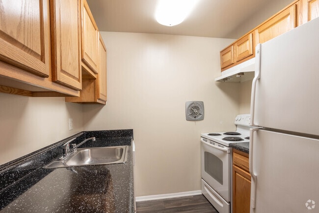 2BR, 1BA - 798SF - Birches