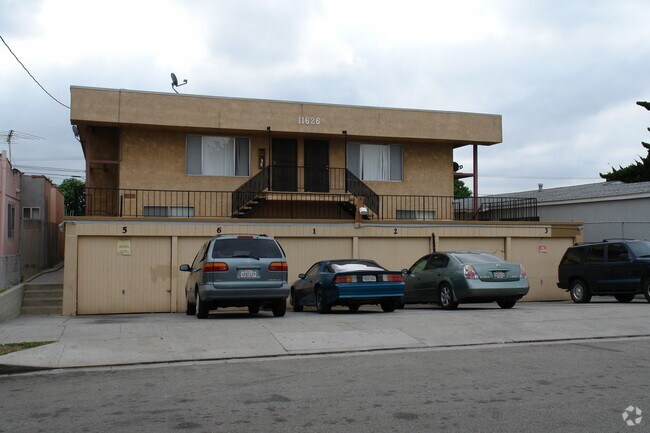 Foto del edificio - 11626 Cedar Ave.